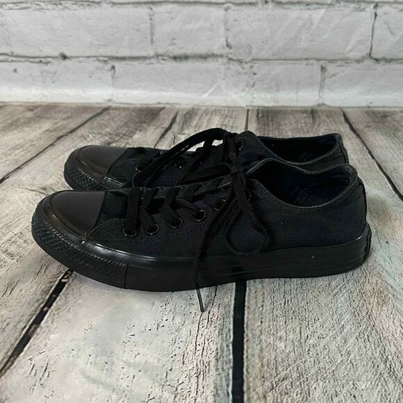 D10 Chuck Taylor All Star Converse All-Black Sneakers, Size 7.5, Pre-owned - Picture 4 of 8